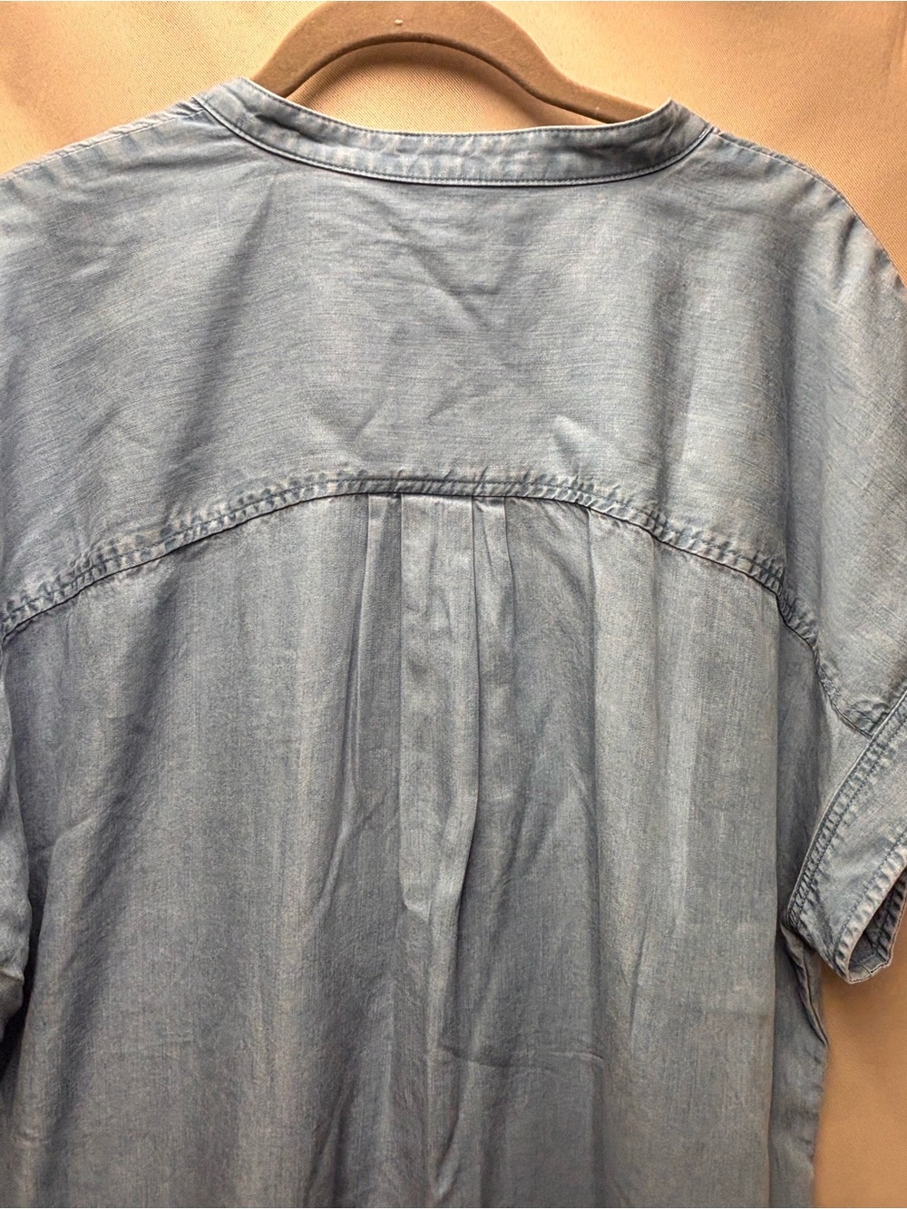 Haven We’ll Within Chambray Short Sleeve V-Neck Top XL - Picture 6 of 6